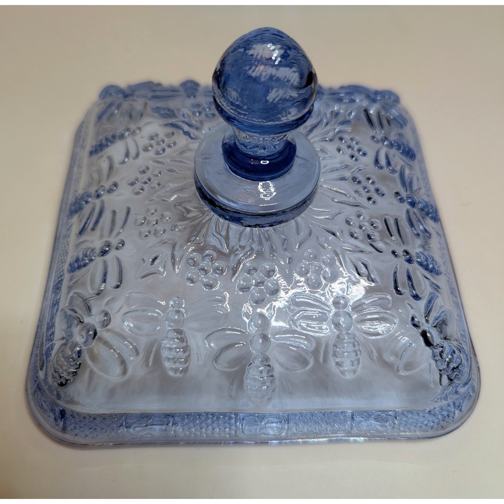 Vintage Horizon Blue Indiana Glass Tiara Honey Bee Box W/ Lid-Perfect - Picture 3 of 7